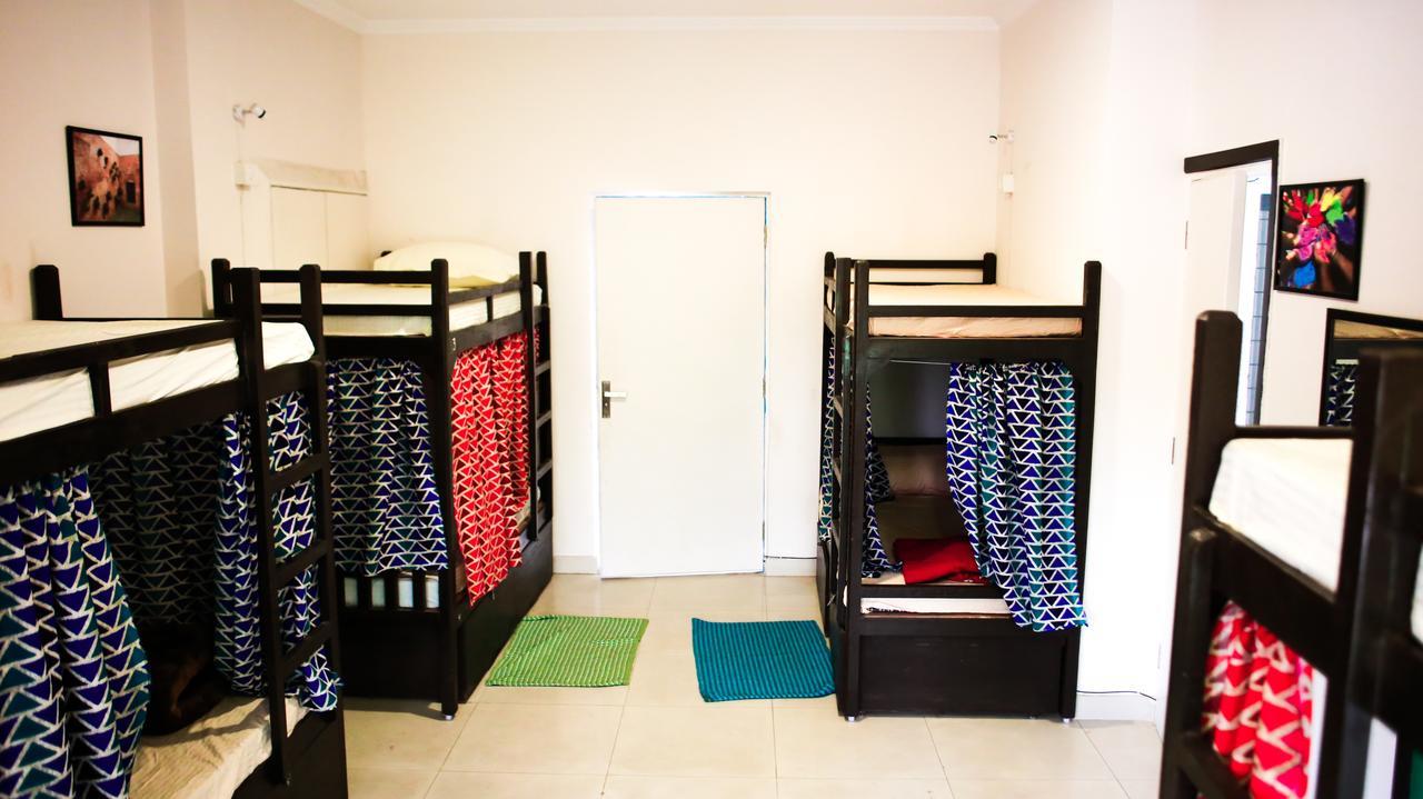 Roots Hostel Új-Delhi Kültér fotó