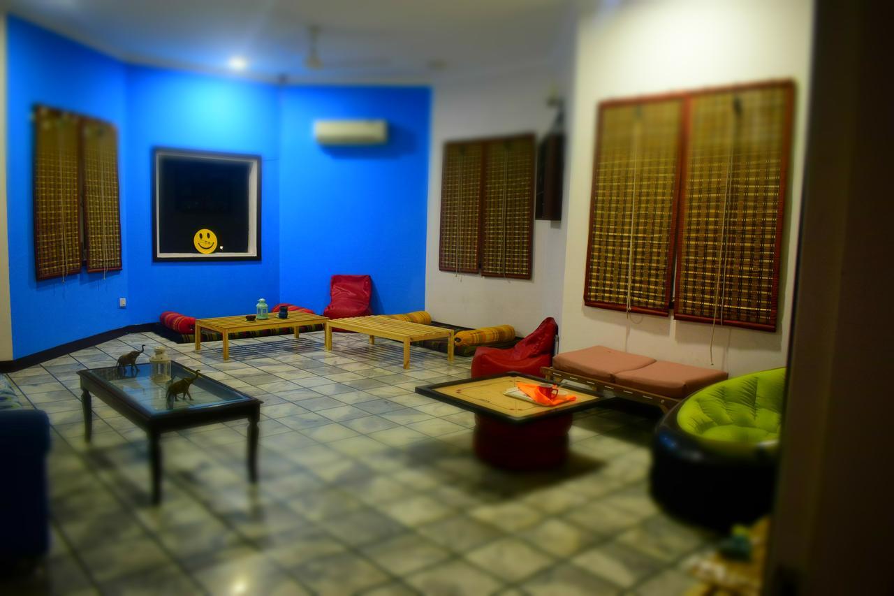 Roots Hostel Új-Delhi Kültér fotó